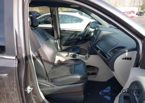 2019 Dodge Grand Caravan Sxt z USA, uszkodzony, nr VIN 2C4RDGCG3KR695712